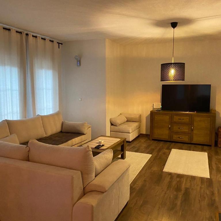 Una - Three-Bedroom House - 21