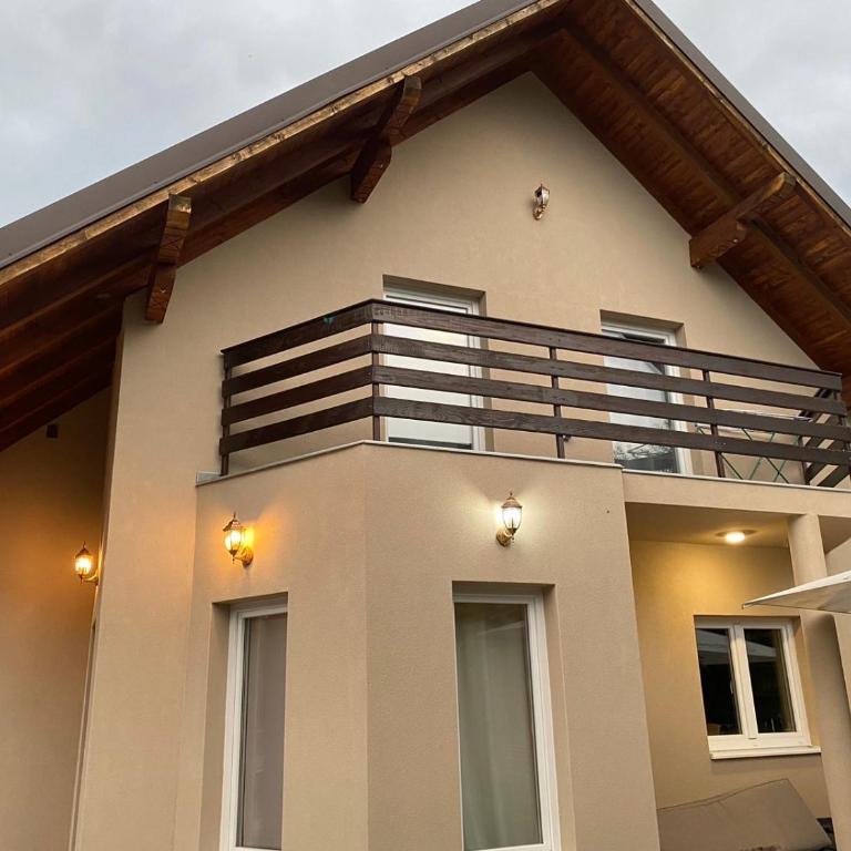Una - Three-Bedroom House - 10