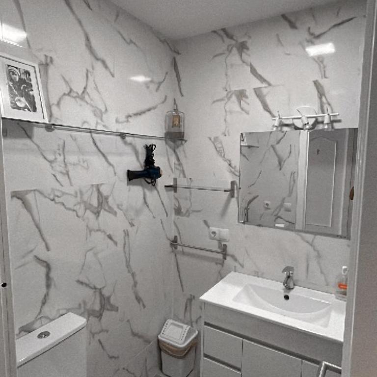 Precioso dormitorio en el centro de Torremolinos - Habitación Doble - 2