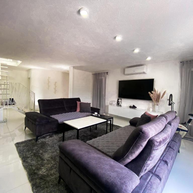 Villa La Familia - Vila sa 3 Spavaće Sobe - 1