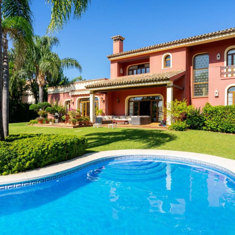 Luxury Villa in Guadalmina - Villa - 1