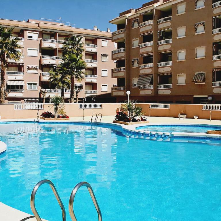 Apartamento con terraza, piscina y playa a 400m - Apartamento de 1 dormitorio - 1