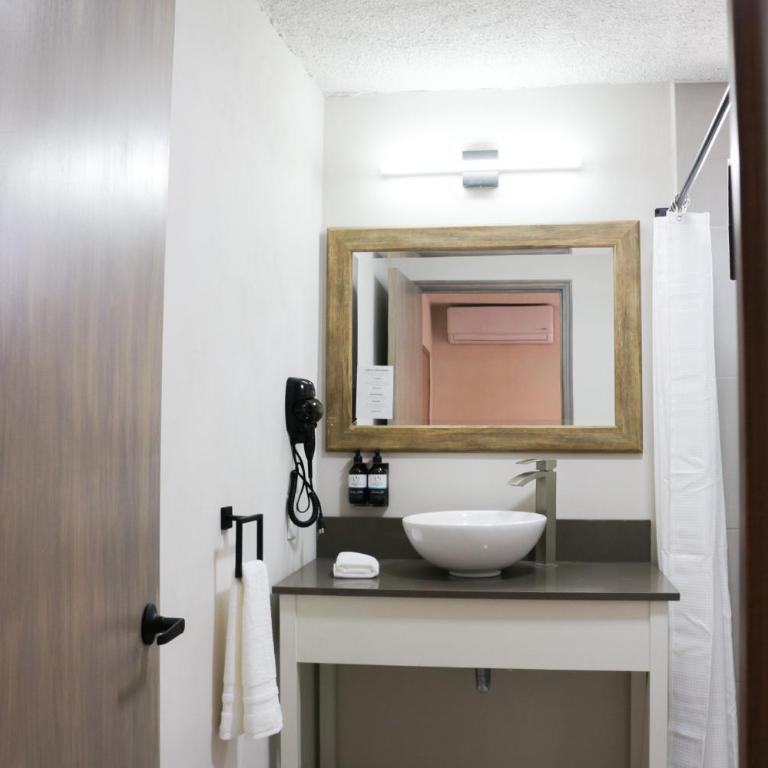 Casa Doper Relox SELFSERVICE - Habitación con cama grande y balcón - 7