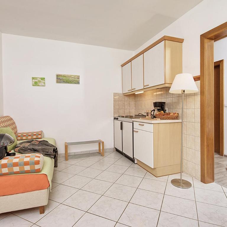 Ferienwohnungen Theresienhof - Kleines Apartment mit 1 Schlafzimmer - 2