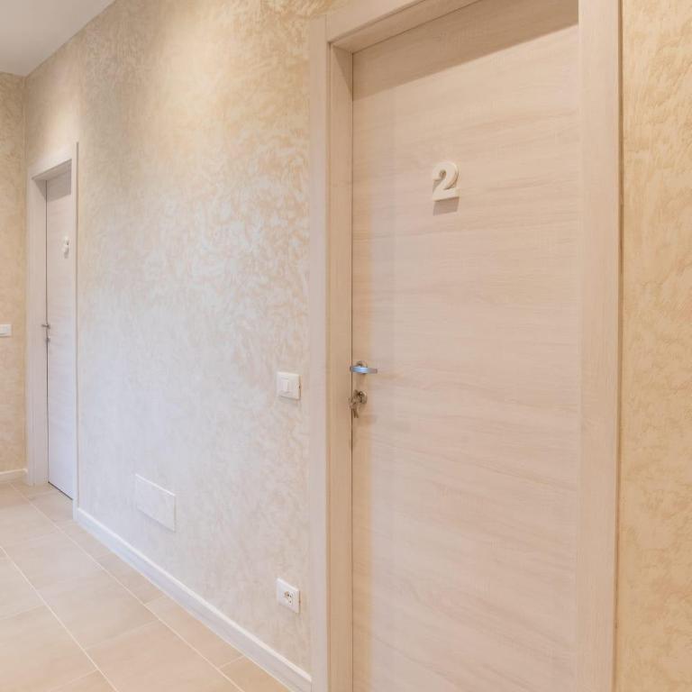 Mentana Guest House - Camera Matrimoniale con Bagno Privato - 3
