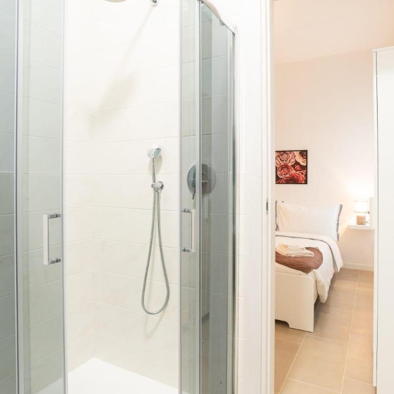 Mentana Guest House - Camera Matrimoniale con Bagno Privato - 8