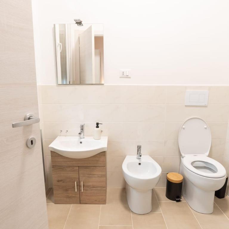 Mentana Guest House - Camera Matrimoniale con Bagno Privato - 9