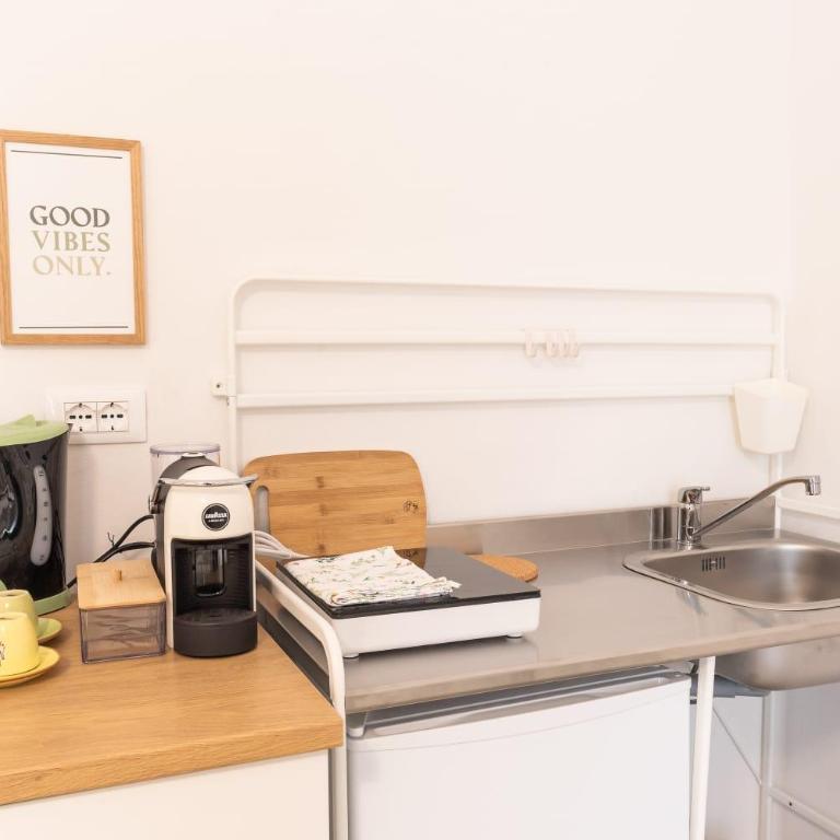 Mentana Guest House - Camera Matrimoniale con Bagno Privato - 9