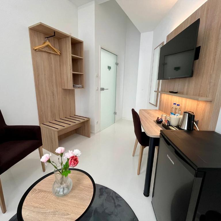 Adlzreiter City Pension - Zweibettzimmer mit Gemeinschaftsbad - 9