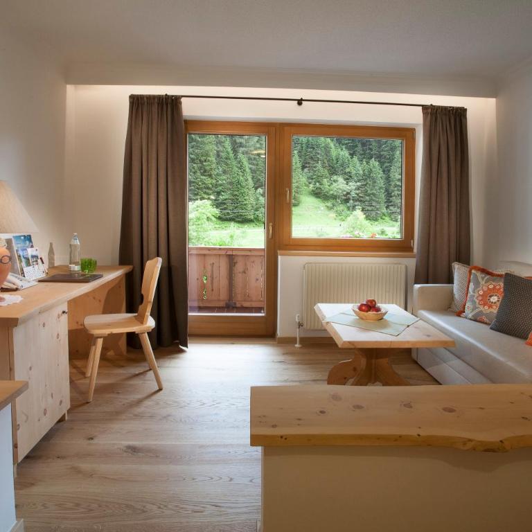 Natur- & Wanderhotel Tuxertal - Sonnenzimmer - 1
