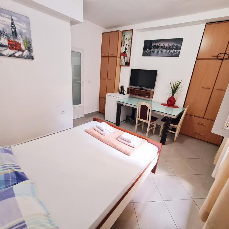 Apartments Pier - Niskobudžetna Dvokrevetna Soba sa Bračnim Krevetom - 2