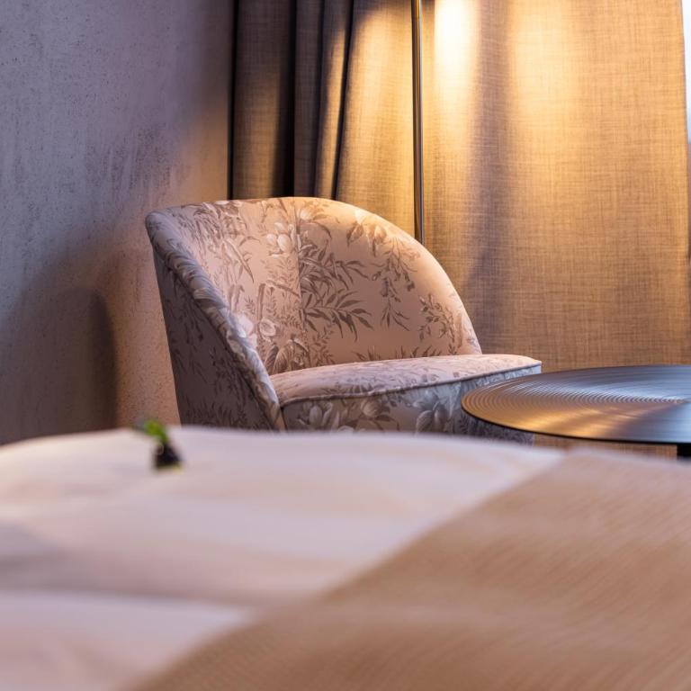 Quality Hosts Arlberg - AFOCH FEI - das Landhaus I SOMMERKARTE PREMIUM - Doppelzimmer mit Balkon - 36