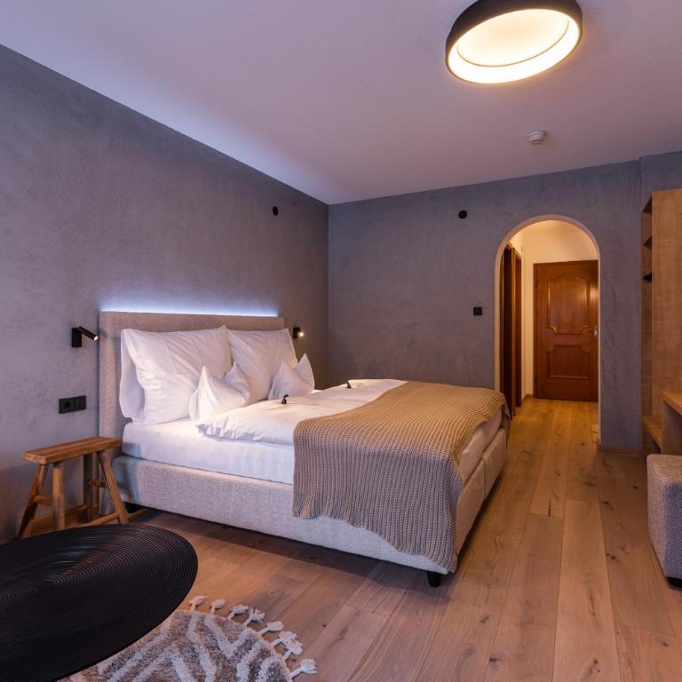 Quality Hosts Arlberg - AFOCH FEI - das Landhaus I SOMMERKARTE PREMIUM - Doppelzimmer mit Balkon - 43