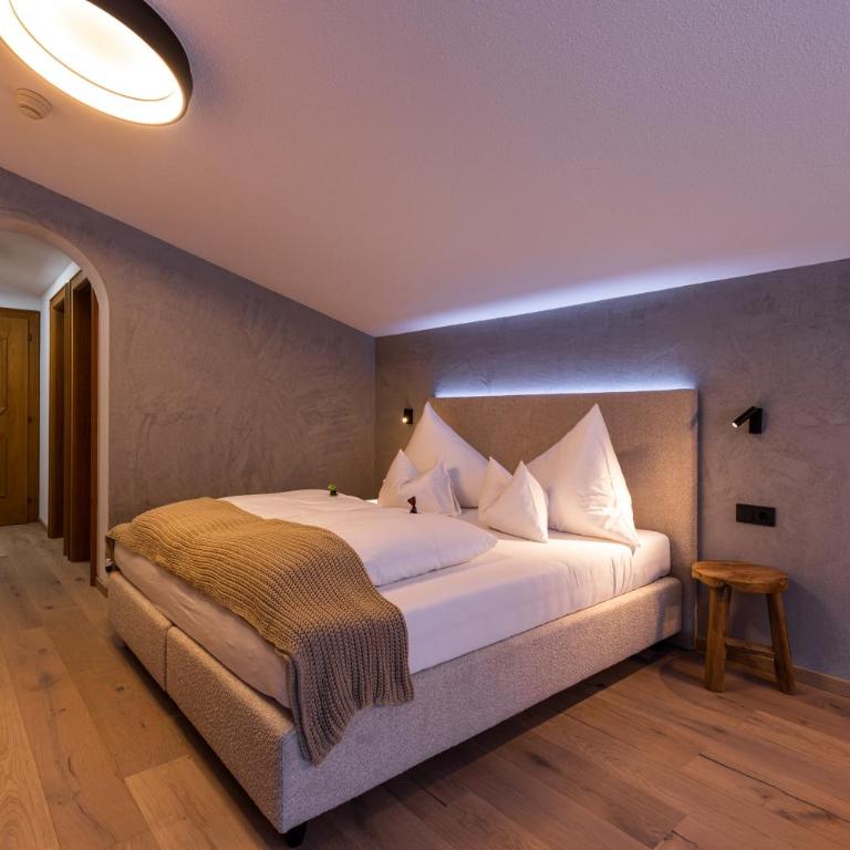 Quality Hosts Arlberg - AFOCH FEI - das Landhaus I SOMMERKARTE PREMIUM - Doppelzimmer mit Balkon - 25