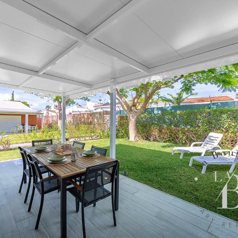 Acogedora vivienda con hermosos jardines - Two-Bedroom Deluxe Apartment - 1
