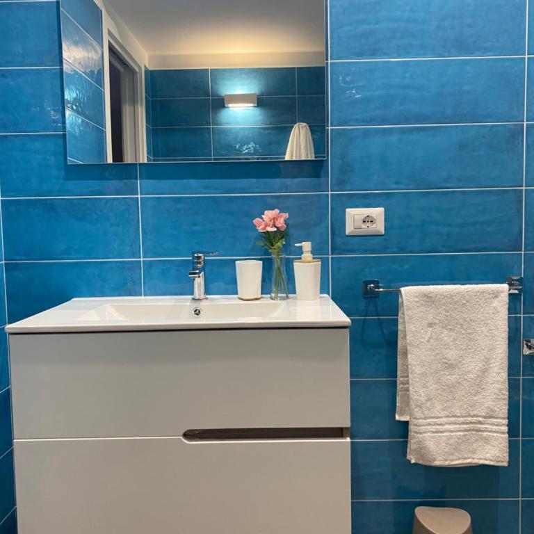 B&B Campus Suites Bari - Quadruple Room with Private External Bathroom - 12