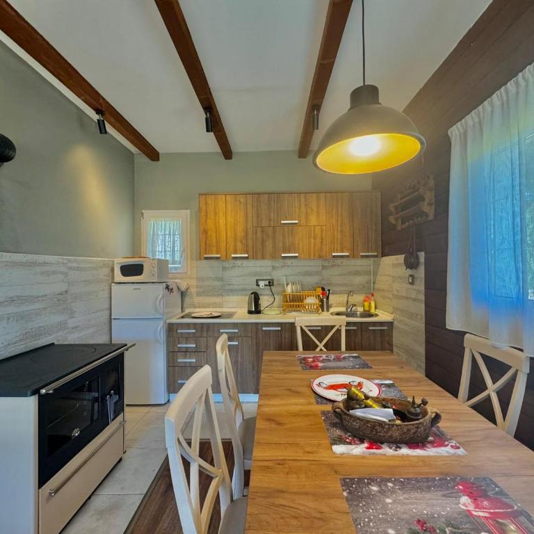 Snow White Chalet- Mountain Retreat in Kolašin - Kuća sa 2 Spavaće Sobe - 13