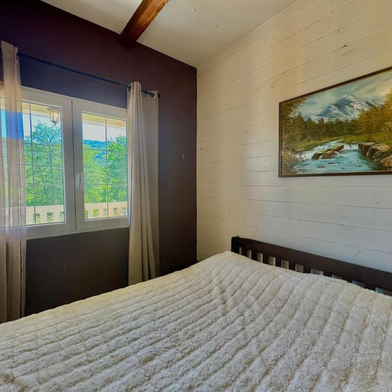 Snow White Chalet- Mountain Retreat in Kolašin - Kuća sa 2 Spavaće Sobe - 35