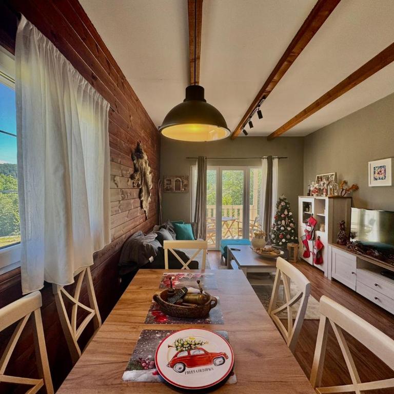 Snow White Chalet- Mountain Retreat in Kolašin - Kuća sa 2 Spavaće Sobe - 22