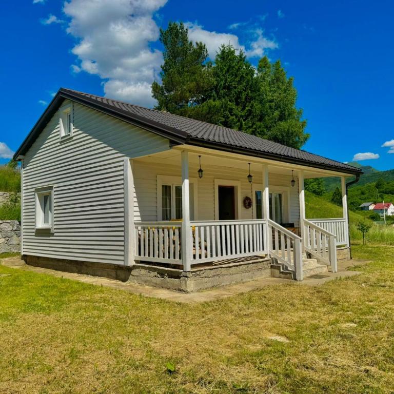 Snow White Chalet- Mountain Retreat in Kolašin - Kuća sa 2 Spavaće Sobe - 17
