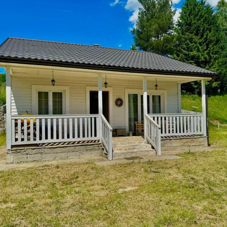 Snow White Chalet- Mountain Retreat in Kolašin - Kuća sa 2 Spavaće Sobe - 37