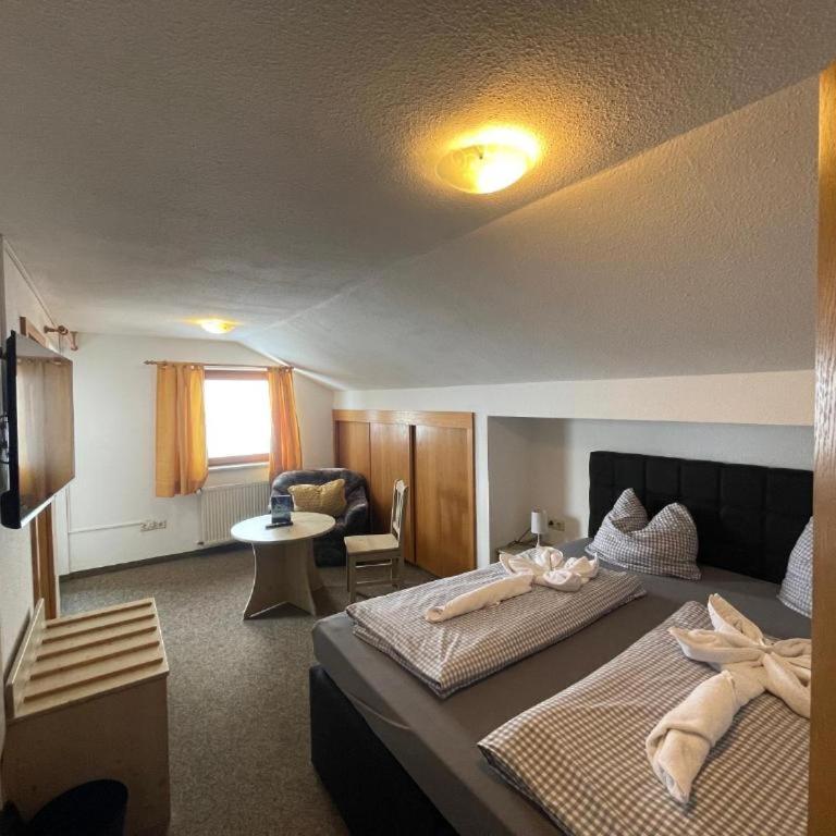 Landhotel Krone - Doppelzimmer mit Balkon - 1