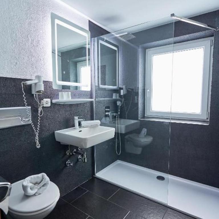 Landhotel Krone - Doppelzimmer mit Balkon - 4