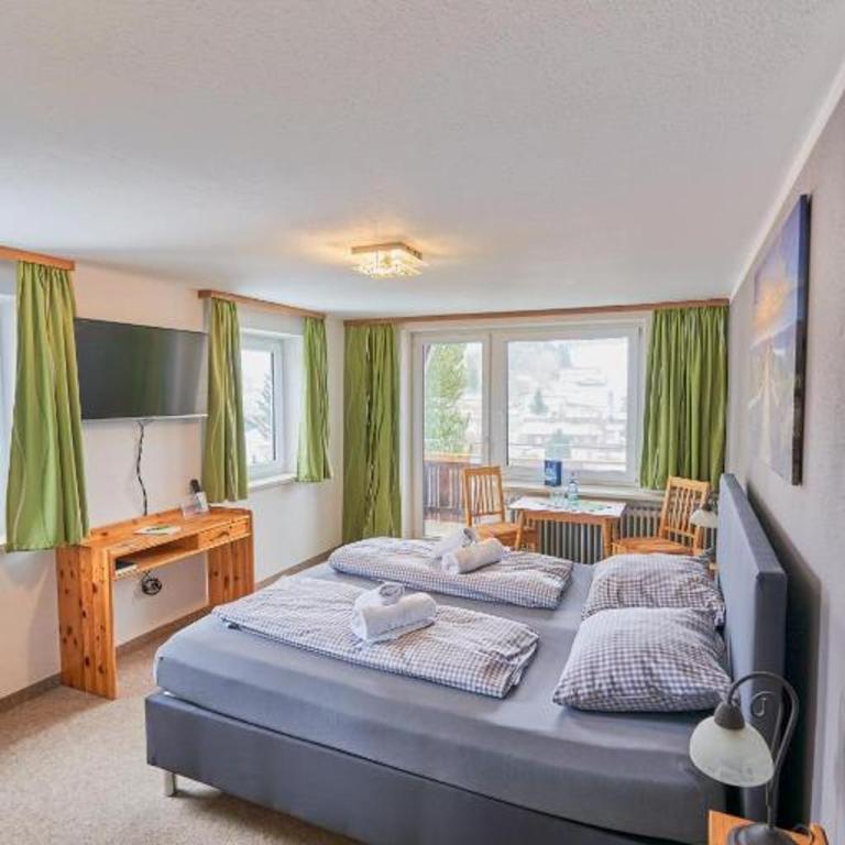 Landhotel Krone - Doppelzimmer mit Balkon - 5