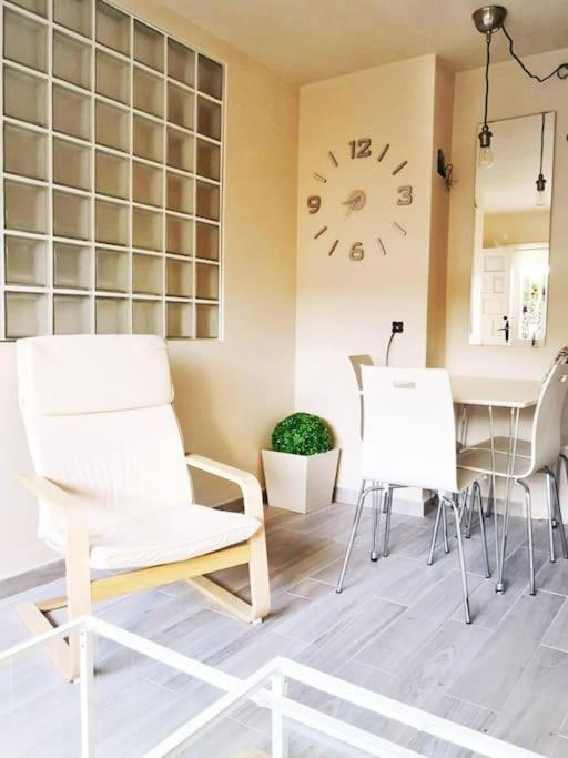 Casita con porche y jardín a 30 m de la playa - One-Bedroom House - 2