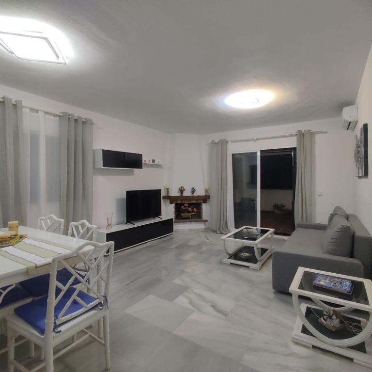 2 Bedrooms Sea View Apartment in Calahonda - Apartamento de 2 dormitorios con vistas al mar - 24