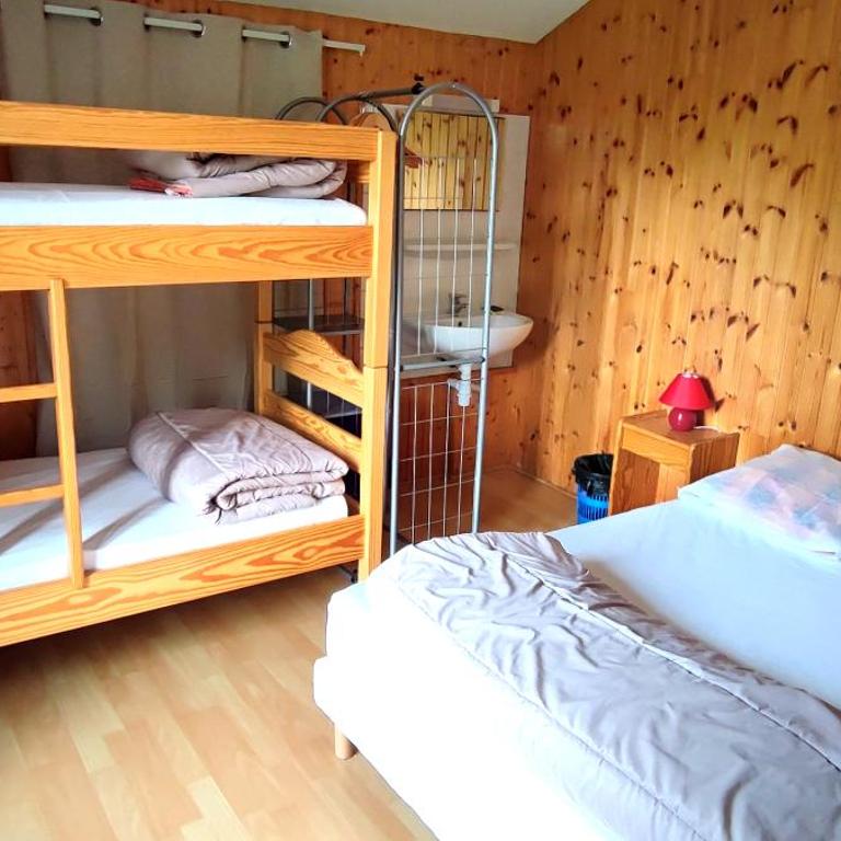 Gîte montagne 1 à 25 places "Chalet Coste Belle" - Appartement 1 Chambre avec Balcon et Vue sur les Montagnes - 11