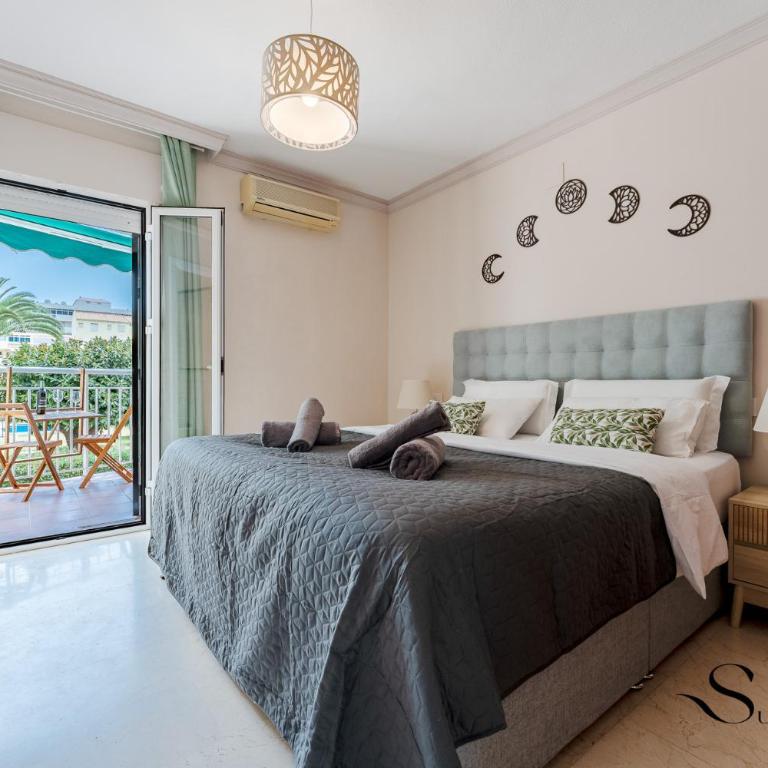Perfect Location 3 Bedrooms 2 bath, Parking, Pool - Three-Bedroom Standard Apartment - 4