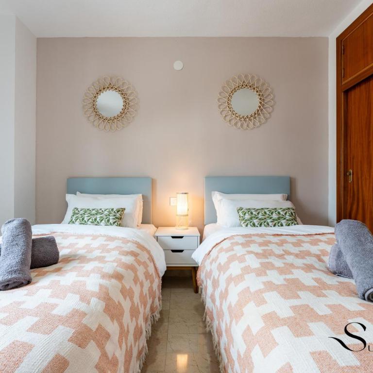 Perfect Location 3 Bedrooms 2 bath, Parking, Pool - Three-Bedroom Standard Apartment - 9