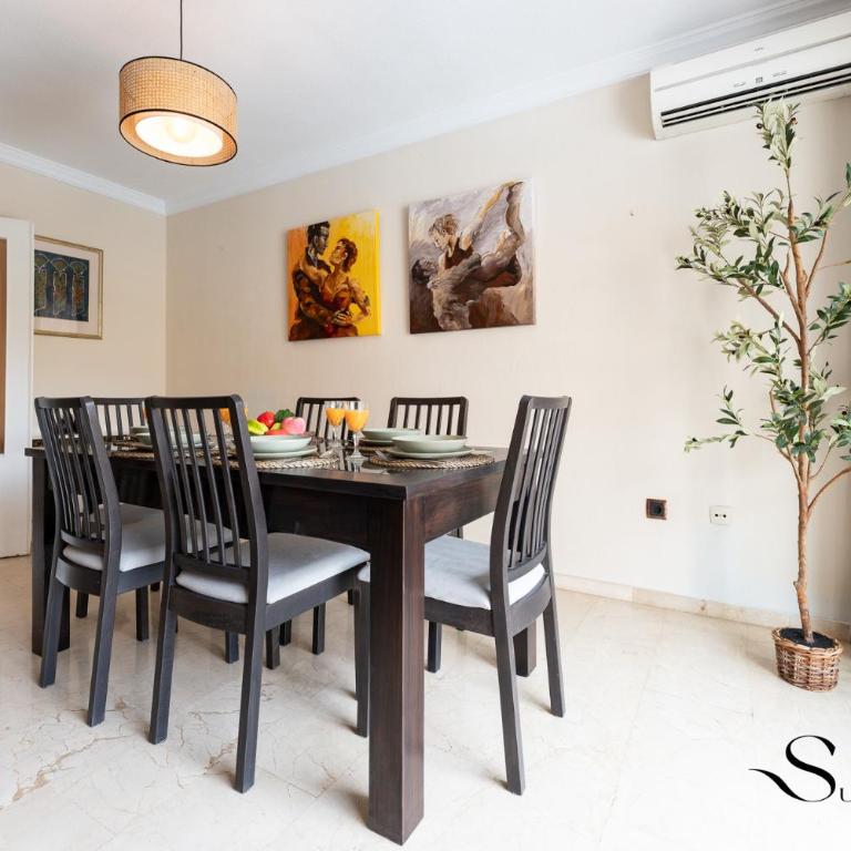 Perfect Location 3 Bedrooms 2 bath, Parking, Pool - Three-Bedroom Standard Apartment - 12