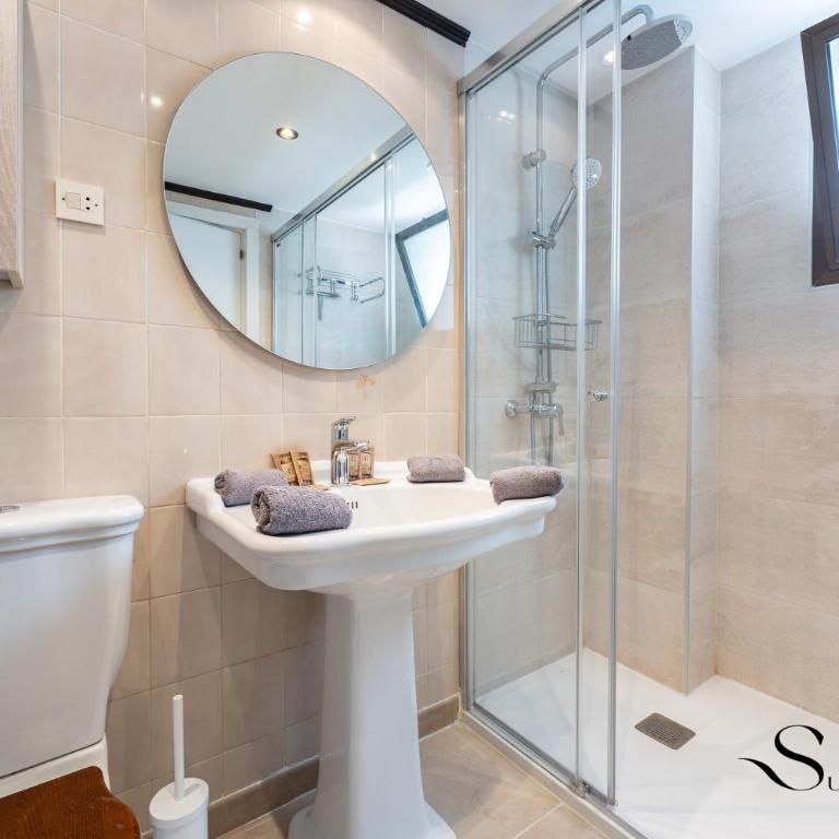 Perfect Location 3 Bedrooms 2 bath, Parking, Pool - Three-Bedroom Standard Apartment - 6