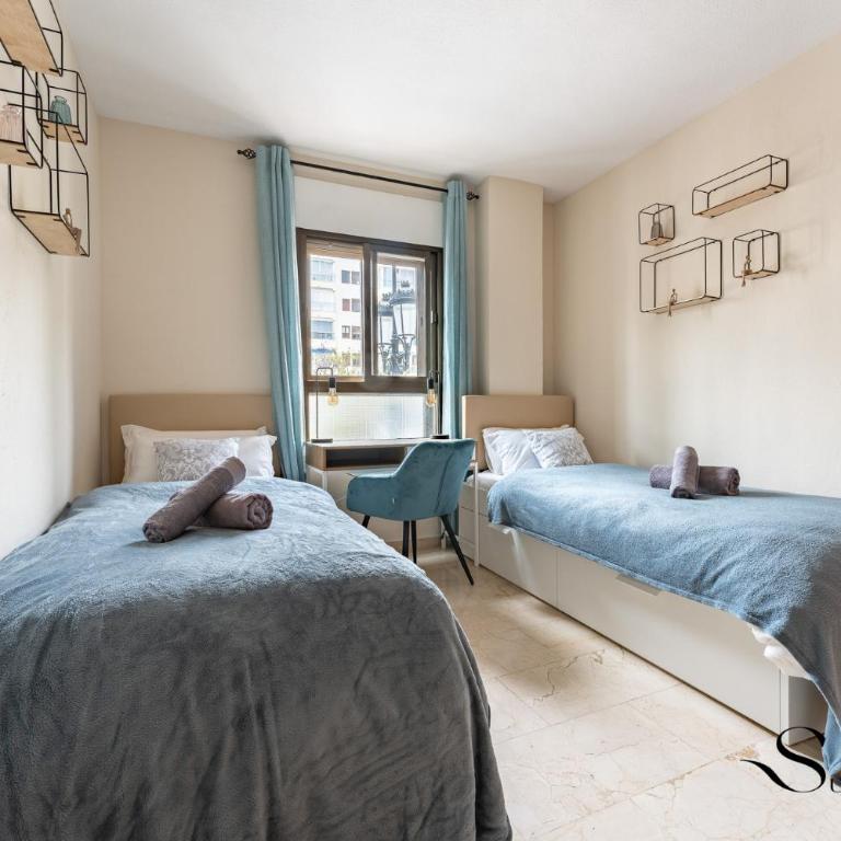 Perfect Location 3 Bedrooms 2 bath, Parking, Pool - Three-Bedroom Standard Apartment - 10
