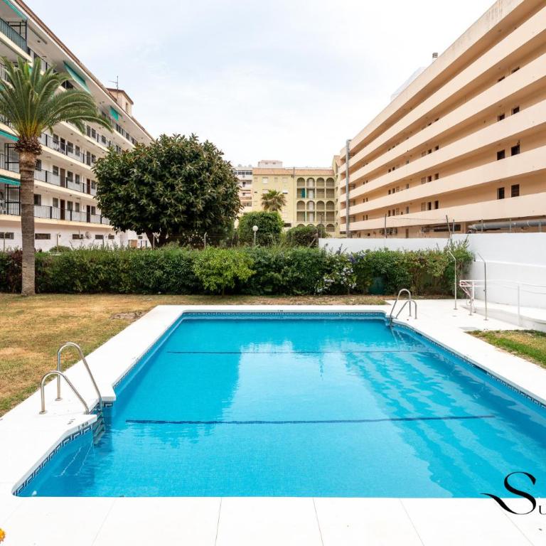 Perfect Location 3 Bedrooms 2 bath, Parking, Pool - Three-Bedroom Standard Apartment - 30