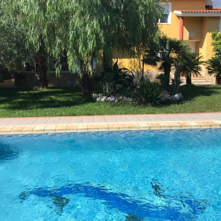 Chalet con gran jardin y piscina privada - Casa de 4 dormitorios - 1