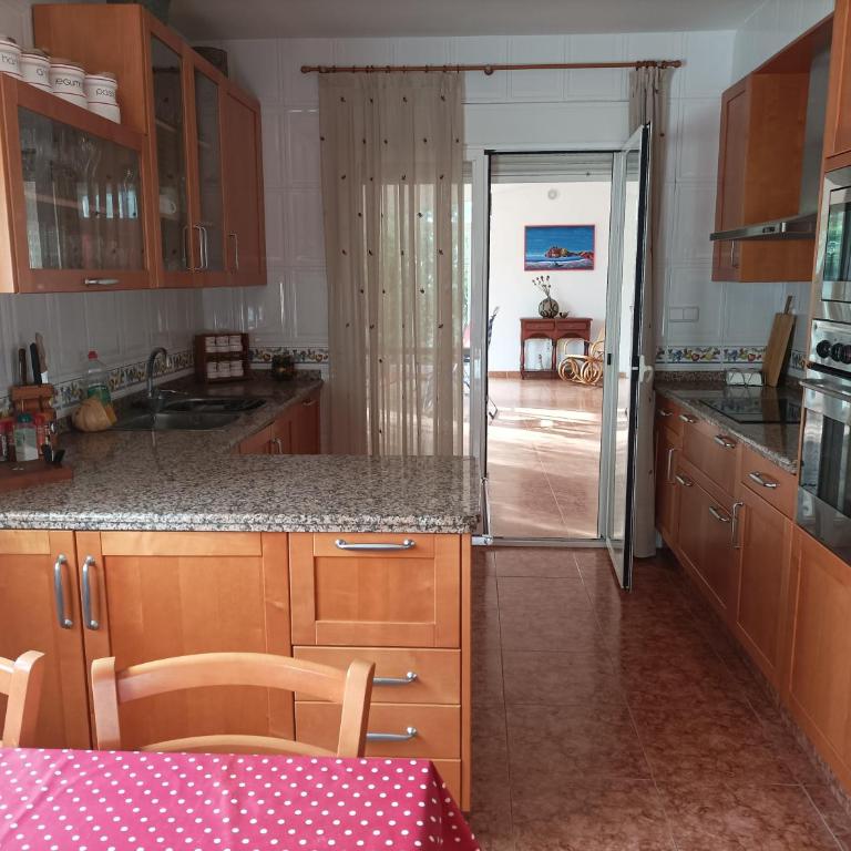 Chalet con gran jardin y piscina privada - Casa de 4 dormitorios - 8