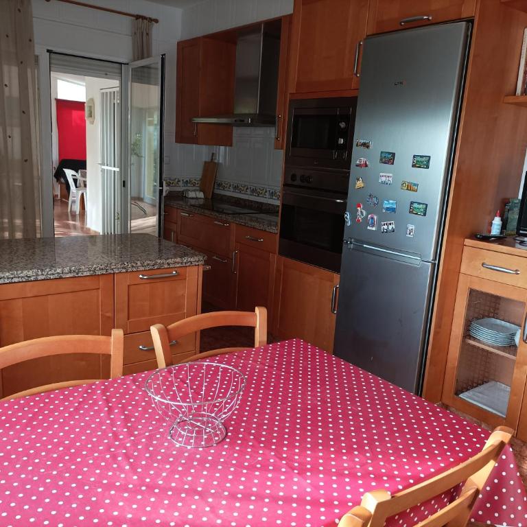 Chalet con gran jardin y piscina privada - Casa de 4 dormitorios - 9