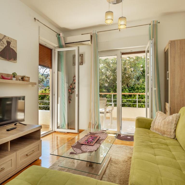 Apartments Rivijera - Deluxe One-Bedroom Apartment with Garden View - 8