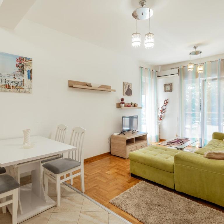 Apartments Rivijera - Deluxe One-Bedroom Apartment with Garden View - 10