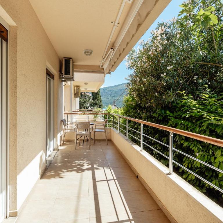 Apartments Rivijera - Deluxe One-Bedroom Apartment with Garden View - 3