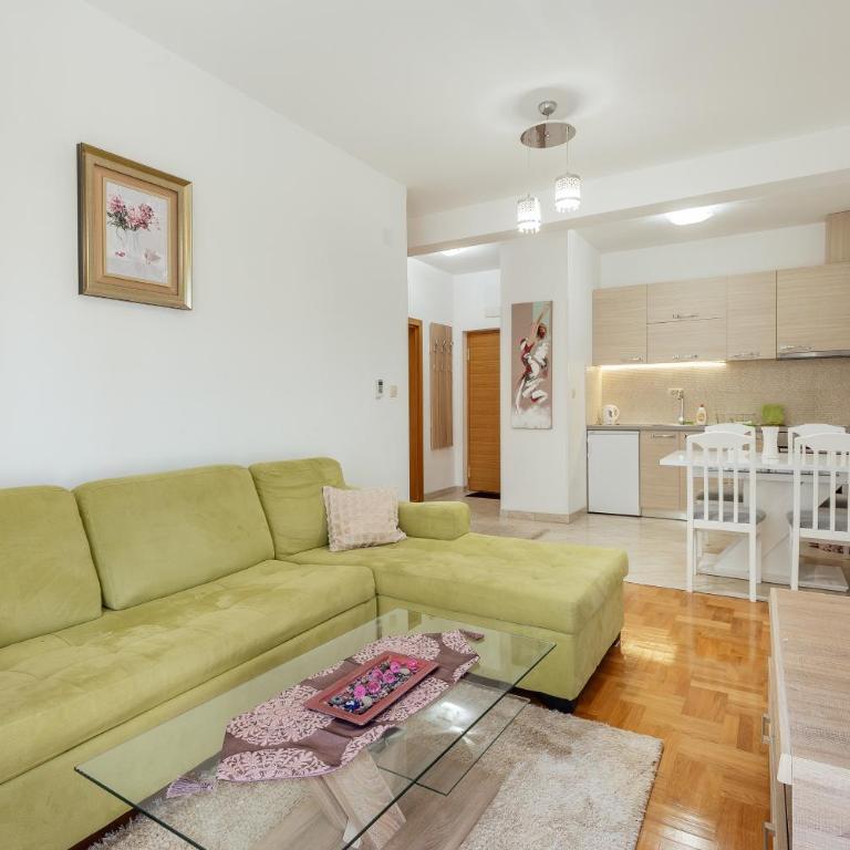 Apartments Rivijera - Deluxe One-Bedroom Apartment with Garden View - 5