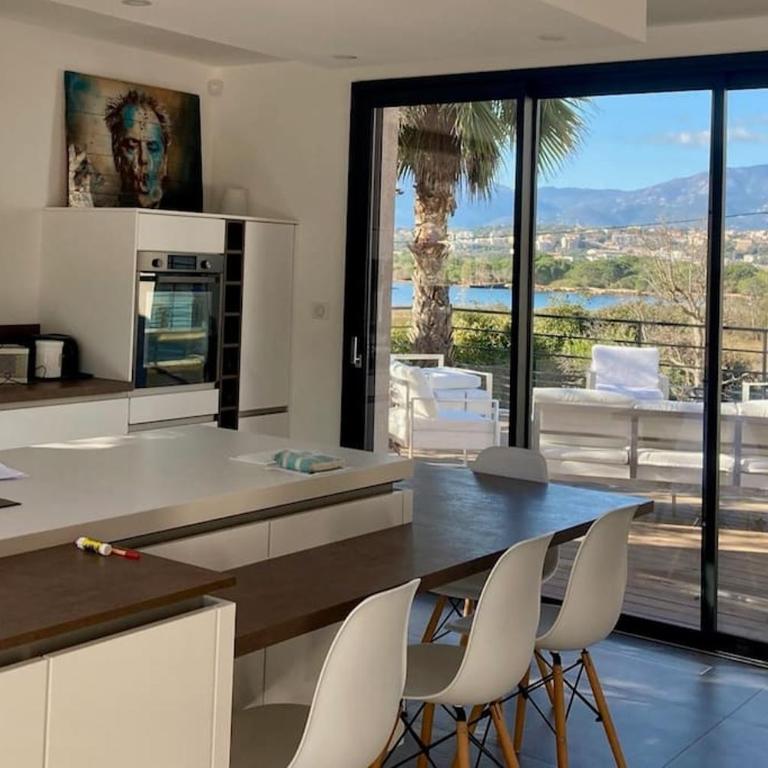 Superbe Villa 14 pers, vue mer et piscine chauffée - Villa - 28