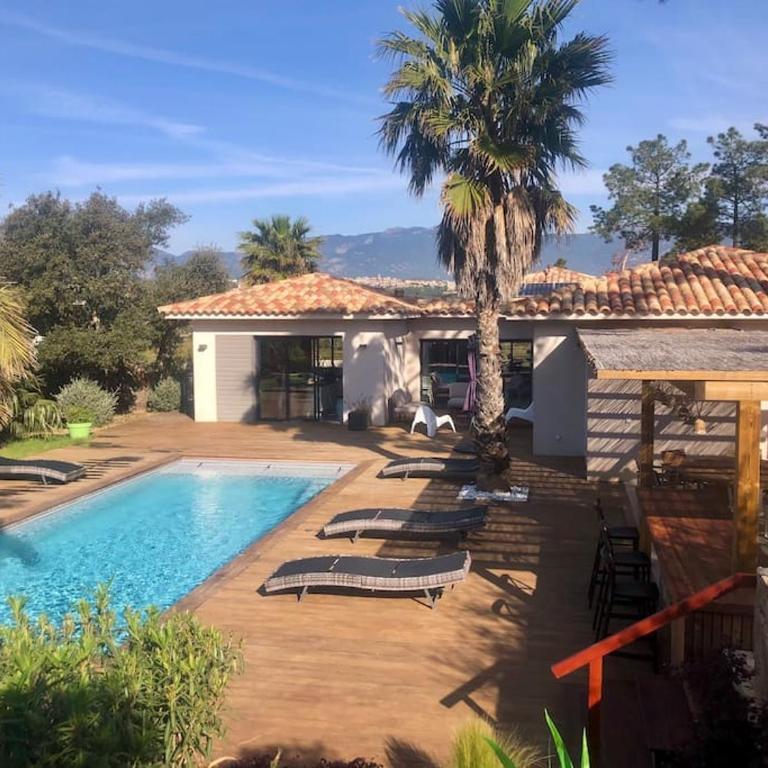 Superbe Villa 14 pers, vue mer et piscine chauffée - Villa - 35