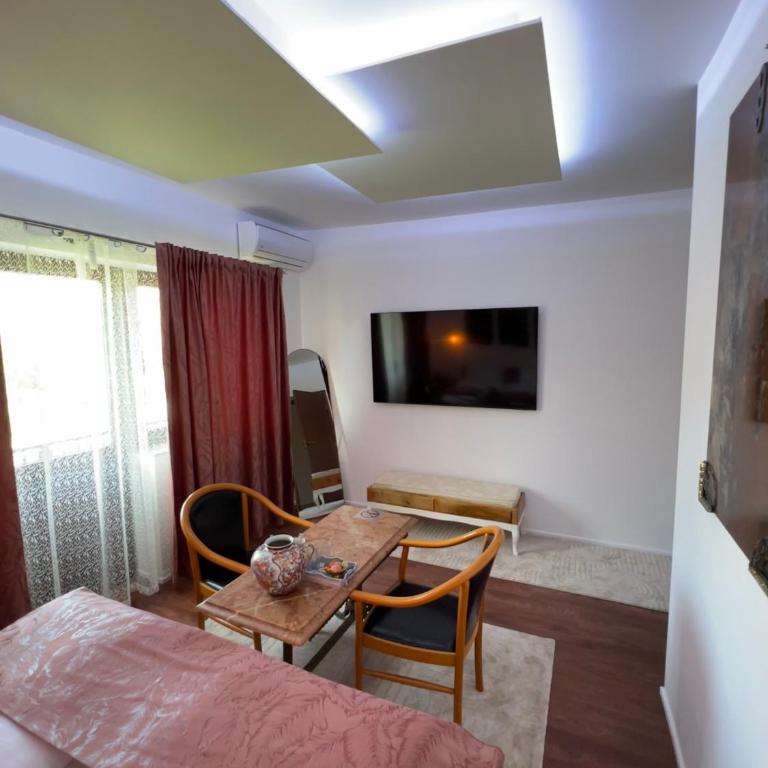 Aman Guesthouse - Deluxe Double Room with Balcony - 4