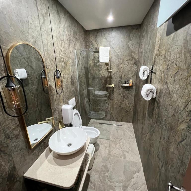 Aman Guesthouse - Deluxe Double Room with Balcony - 3