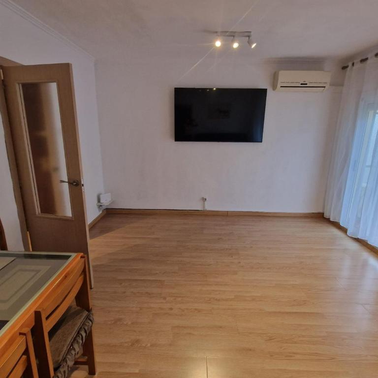 Calle de Dona Dolsa n6, 2Dcha - Apartment - 4