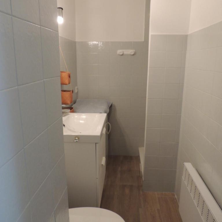 T2 Centre-ville, proche plage - One-Bedroom Apartment - 7